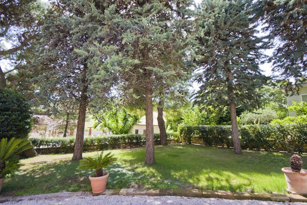 Guest House Villa Eva Sirolo Bagian luar foto